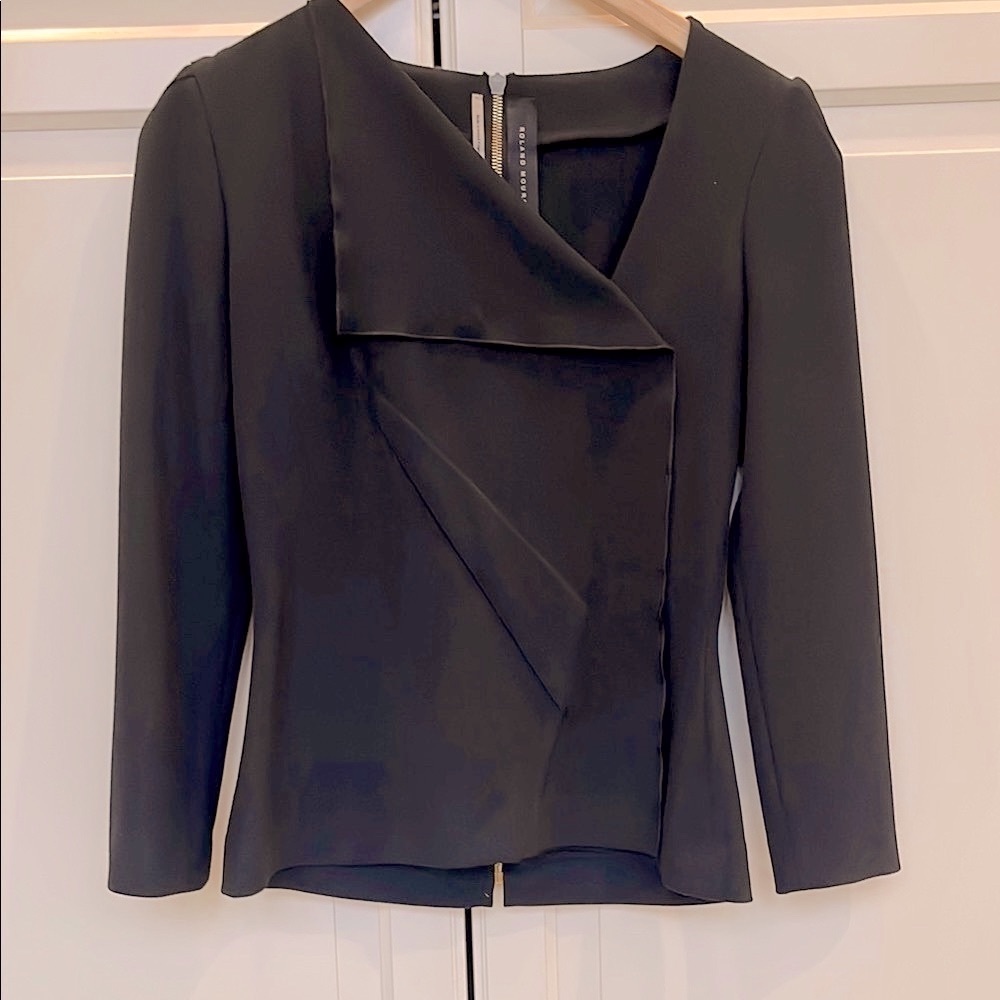 ROLAND MOURET Black Wool Top with Signature Front Design